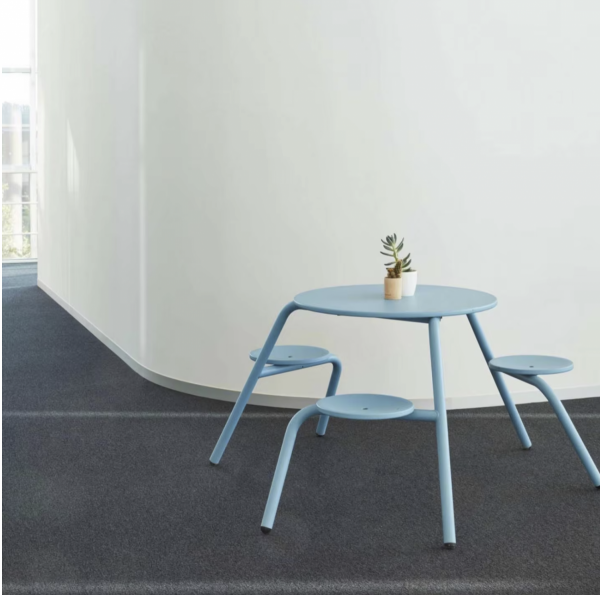 Bàn ghế ngoài trời bằng kim loại (1 bàn + 3 ghế)